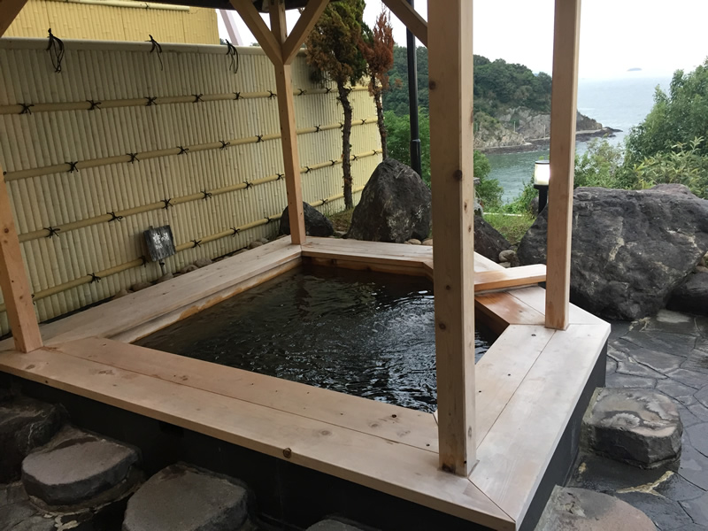 露天風呂の檜の湯